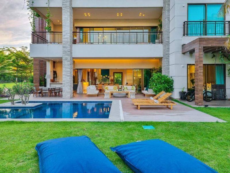 Casa de luxo em condomínio 