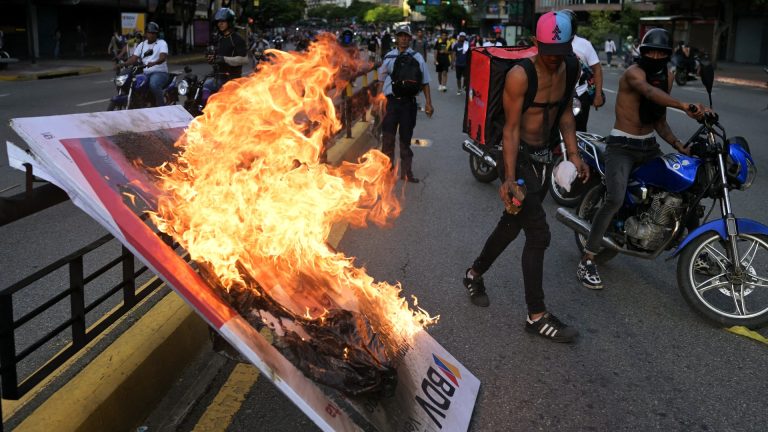 protesto-em-caracas-foto-yuri-cortez-afp.jpg