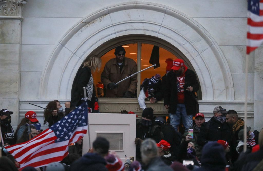 2021-01-06t220750z-1293535545-rc2m2l9rfvf8-rtrmadp-3-usa-election-trump.jpg