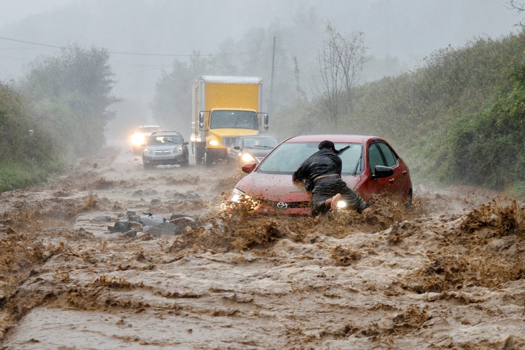 2024-09-27t162501z-928263370-rc229aamvoer-rtrmadp-3-storm-helene.jpg
