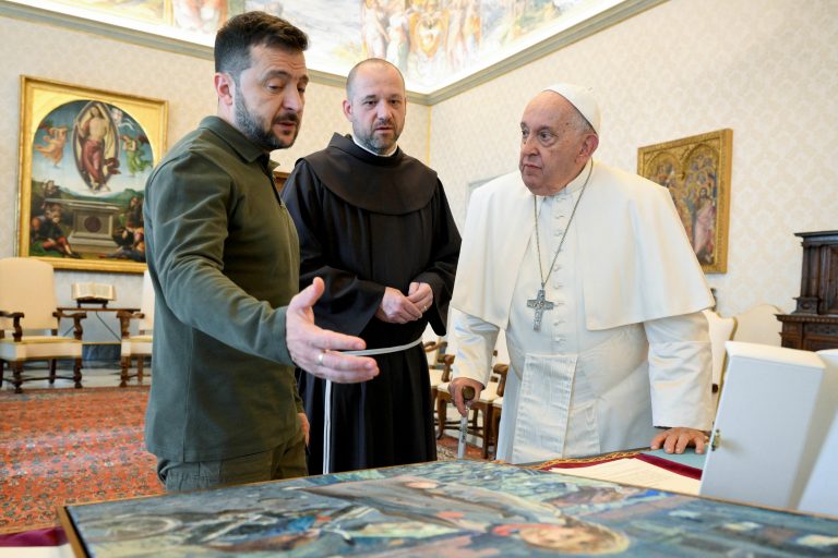 2024-10-11t092230z-2087055432-rc29iaazkwms-rtrmadp-3-ukraine-crisis-zelenskiy-pope.jpg