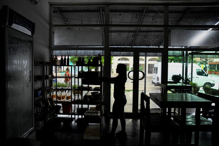 2024-10-17t204504z-143639246-rc2fmaatt0pl-rtrmadp-3-cuba-blackouts.jpg