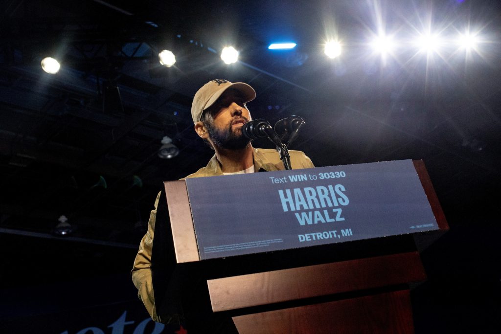 2024-10-23t015235z-617078110-rc21qaapcmc9-rtrmadp-3-usa-election-obama.jpg