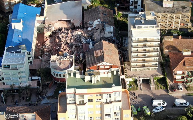 2024-10-29t132627z-169185859-rc27uaauj0xw-rtrmadp-3-argentina-building-collapse.jpg
