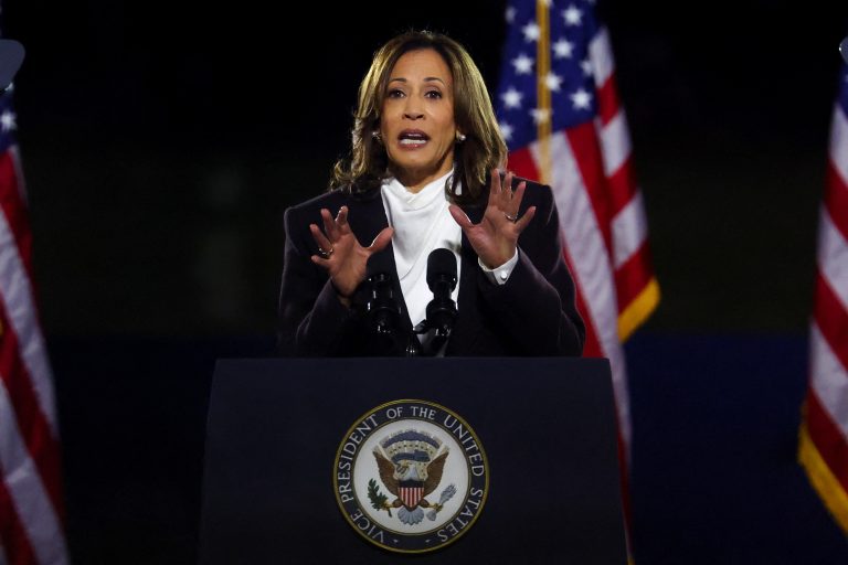 2024-10-29t235729z-1774670439-rc2juaa67sdt-rtrmadp-3-usa-election-harris.jpg