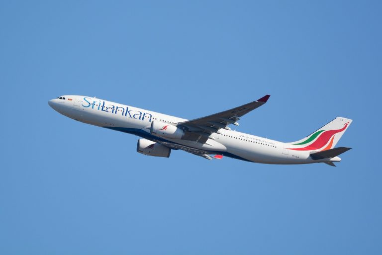 2048px-srilankan-airlines-airbus-a330-300-4r-alm-nrt-23975360469-.jpg