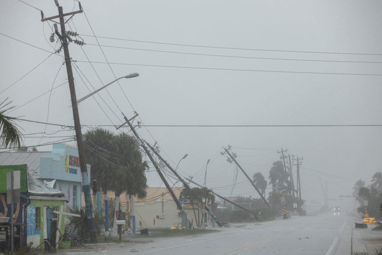 furacao-milton-tres-utility-poles-downed-by-strong-wind-gusts-are-seen-as-hurricane-milton-approaches-fort-myers-re-max-sushine-.jpg