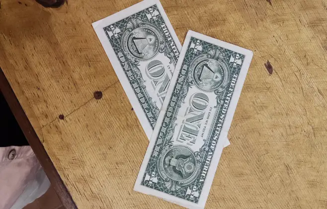 Dólar abre em queda nesta sexta-feira, com apagão cibernético global e quadro fiscal no radar