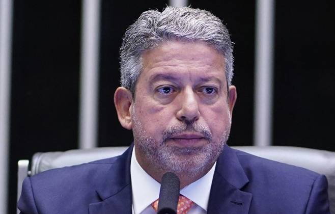 Lira diz que colégio de líderes da Câmara ‘errou’ na discussão de projeto que equipara aborto a homicídio