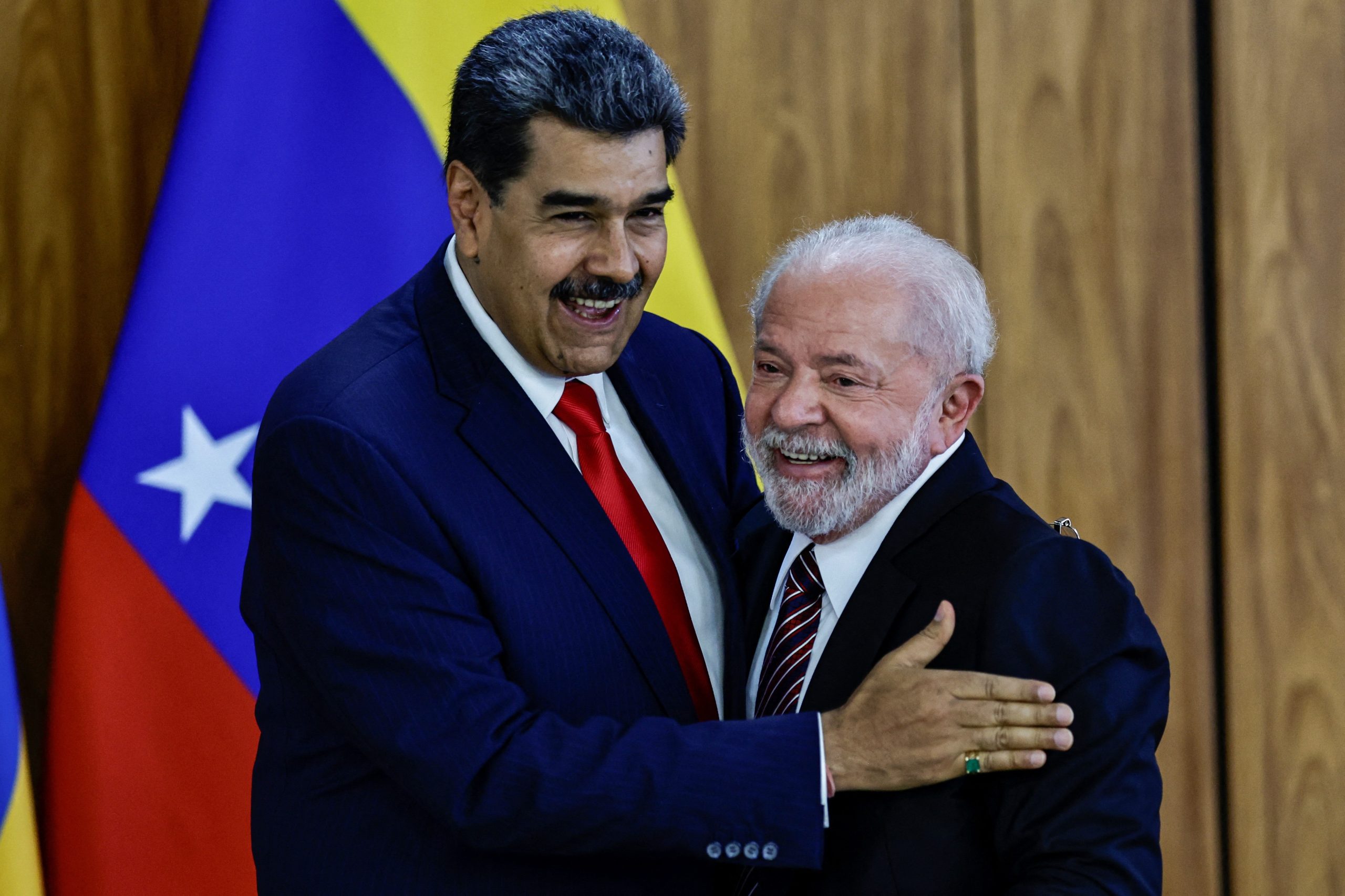 ‘Quem se assustou que tome um chá de camomila’, diz Maduro após Lula comentar fala sobre ‘banho de sangue’