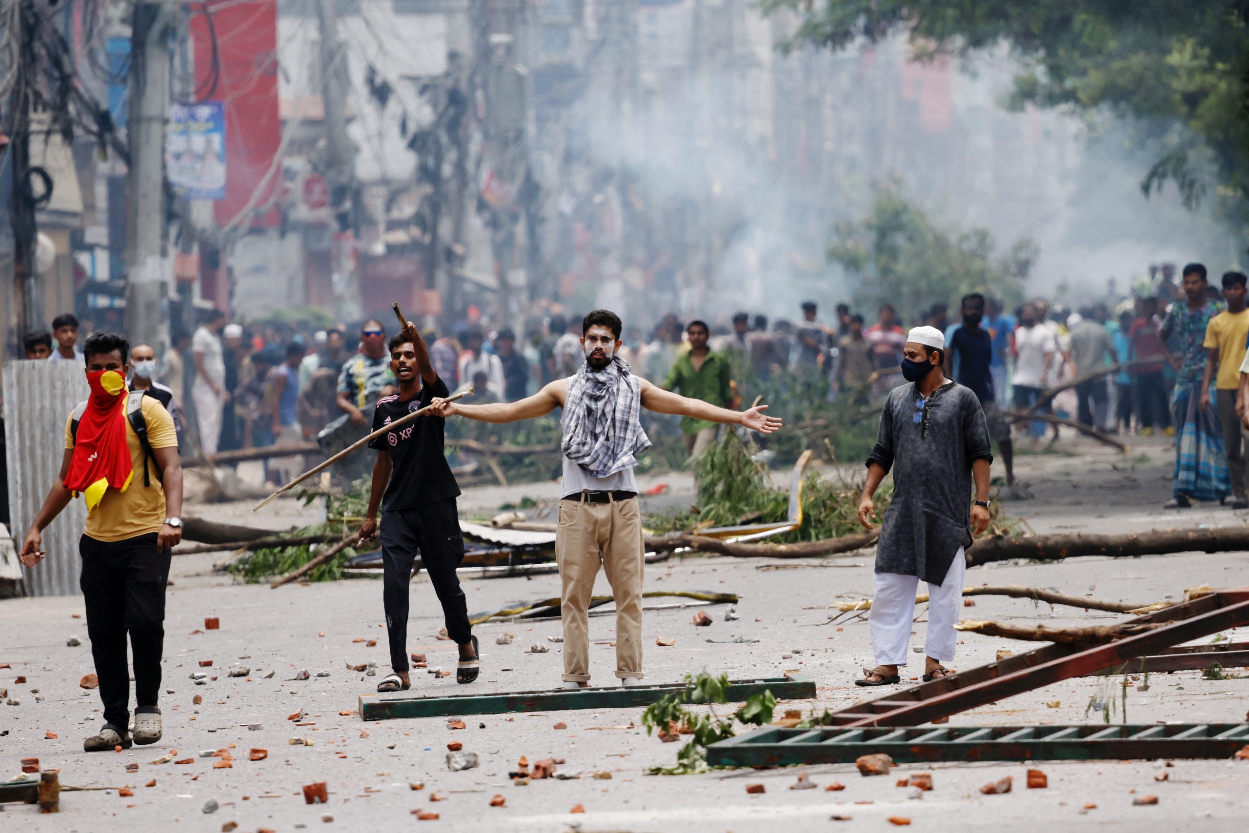 Bangladesh decreta toque de recolher e mobiliza militares por protestos que já deixaram 105 mortos