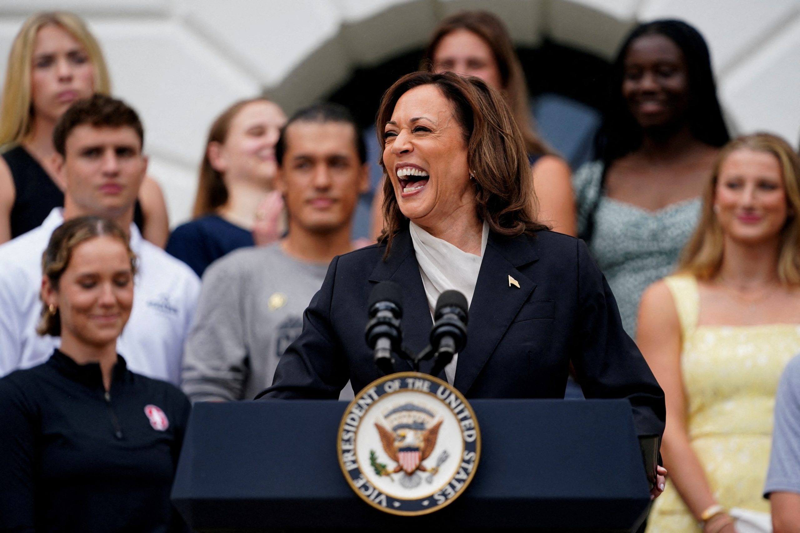 Kamala Harris já tem número  suficiente de delegados para ser candidata à Casa Branca, diz agência