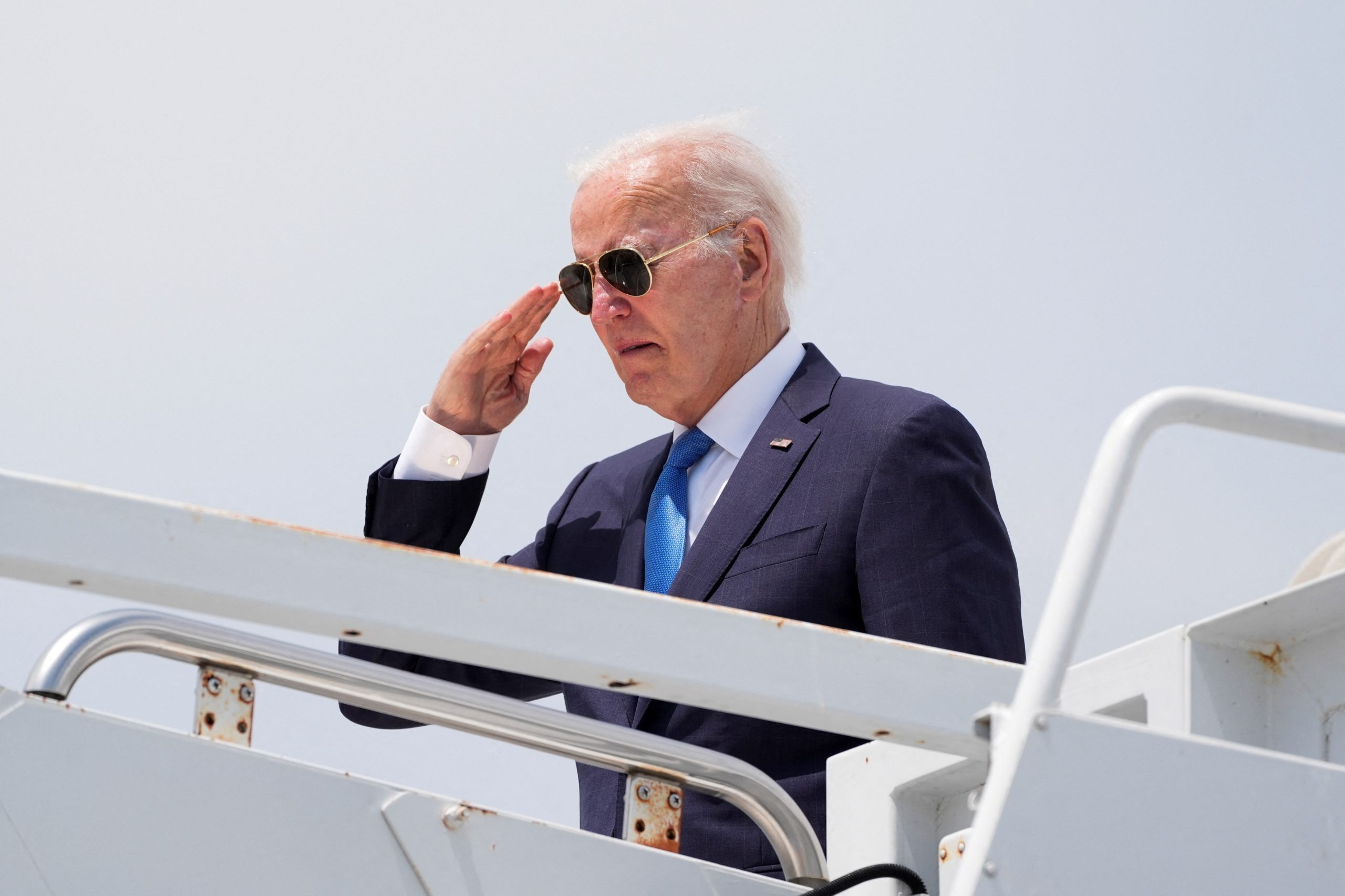 Biden testa negativo para Covid, retorna à Casa Branca e diz que fará pronunciamento sobre desistência na quarta