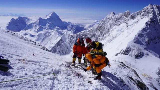 Como corpos congelados de alpinistas foram recuperados da ‘zona da morte’ do Everest