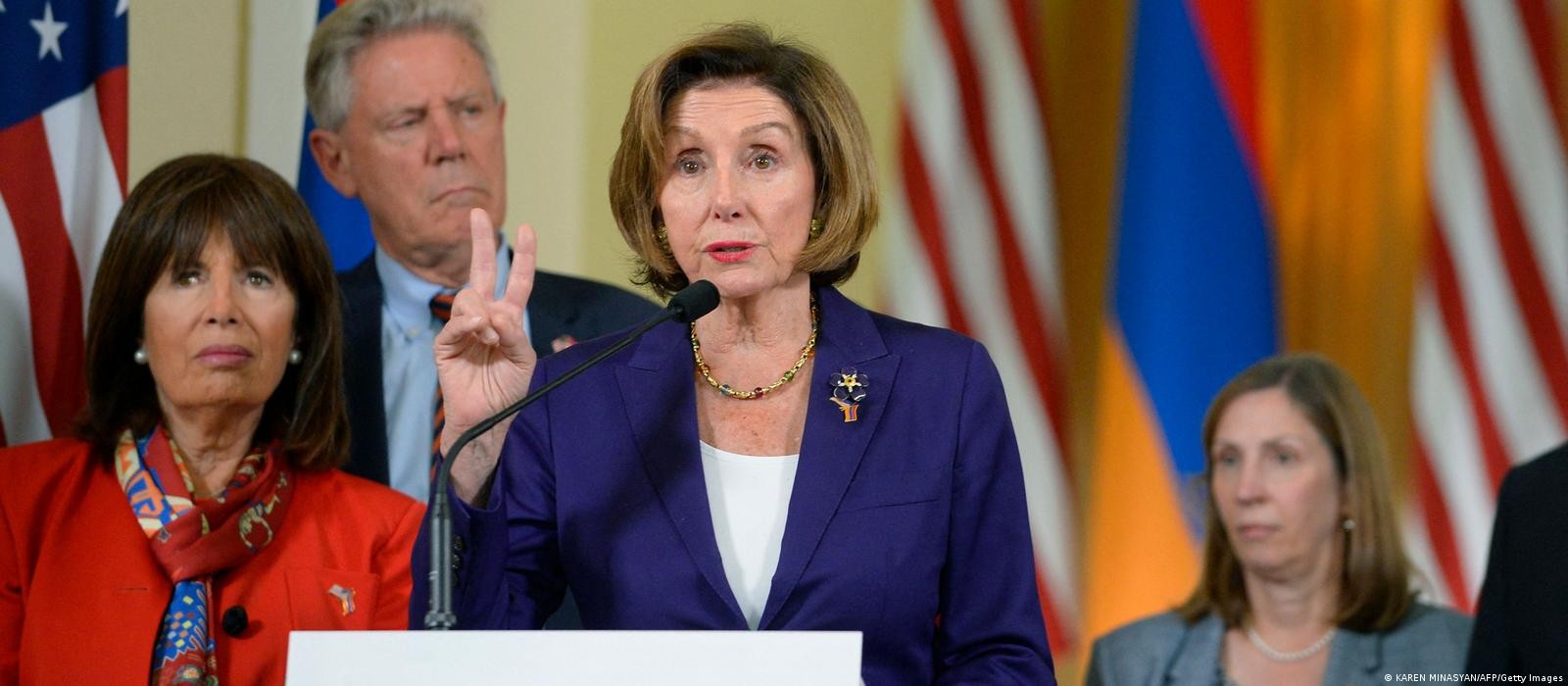 Nancy Pelosi, ex-presidente da Câmara dos Deputados dos EUA, recusa dar apoio público à candidatura de Biden e pede decisão rápida