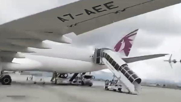 Avião cai logo após decolar, explode e mata 18 no Nepal; VÍDEOS mostram momento da queda