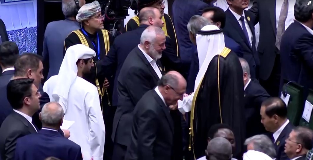 Alckmin aparece perto de chefe do Hamas em posse de novo presidente do Irã horas antes de Ismail Haniyeh ser assassinado; VÍDEO