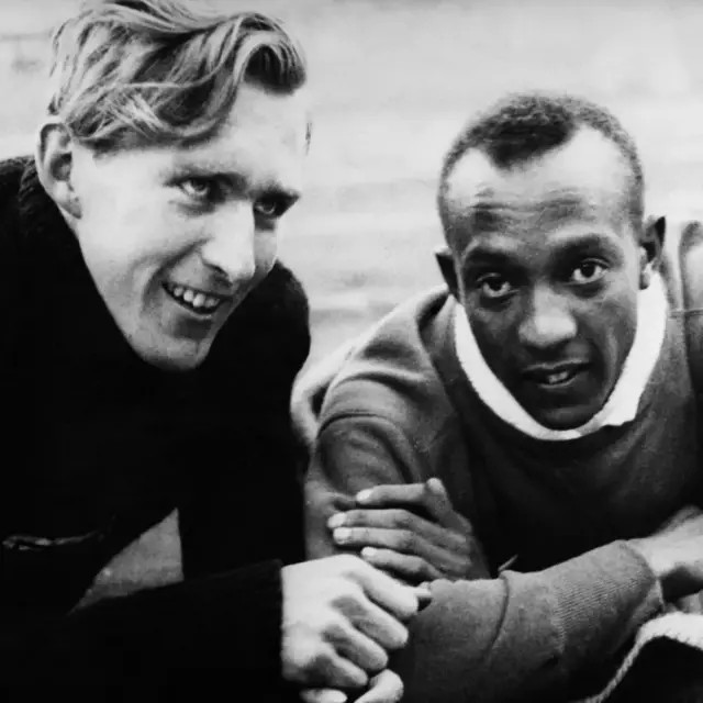 A amizade de estrelas do atletismo que desafiou o nazismo