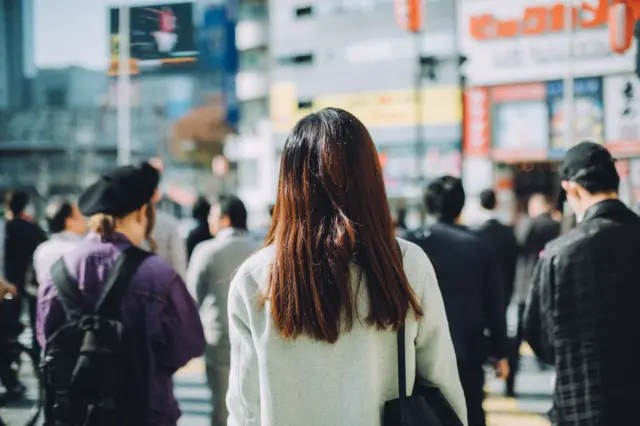 Os brasileiros que mudam de nome no Japão para evitar preconceito