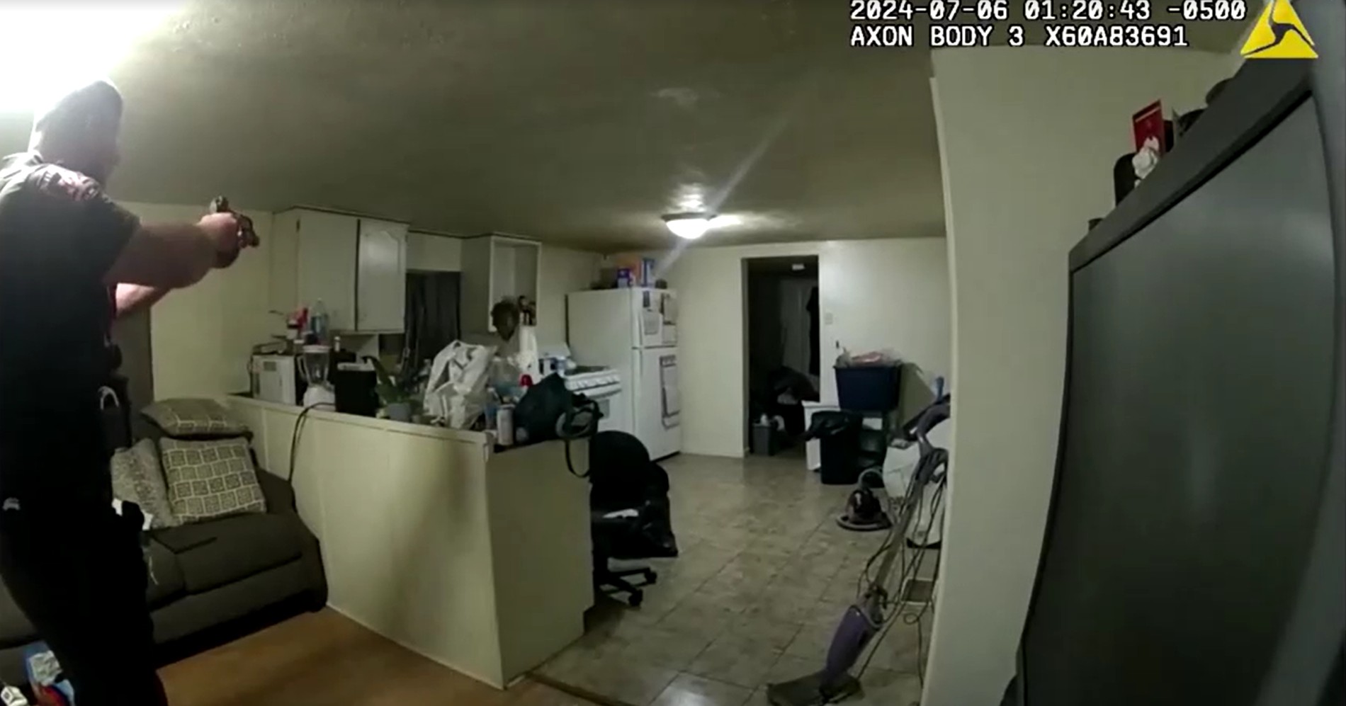 VÍDEO: Mulher negra é morta a tiros por policial dentro de casa após ligar para a emergência nos EUA