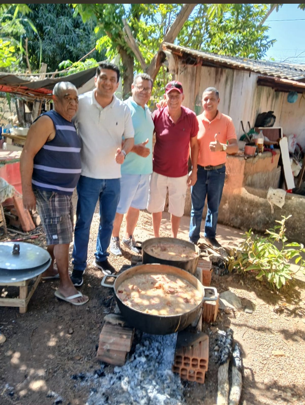 “Kalil Baracat: O Prefeito que Conquista Corações com Humildade e Simplicidade em Almoço com Moradores.”