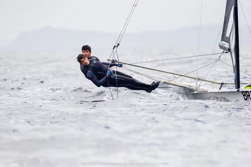 Torcida por bons ventos: brasileiro de 22 anos busca medalha em primeira Olimpíada pela vela