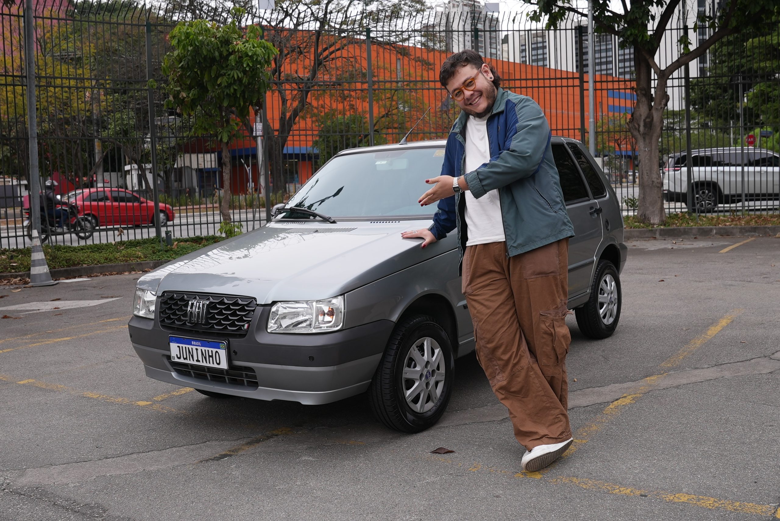Uno de ‘luxo’? Influenciador mostra ao g1 como é a saga de deixar o clássico da Fiat superequipado