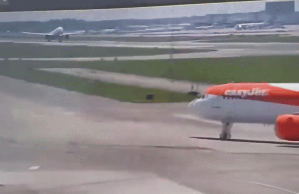 VÍDEO flagra momento em que avião da Latam bate a cauda ao decolar de Milão