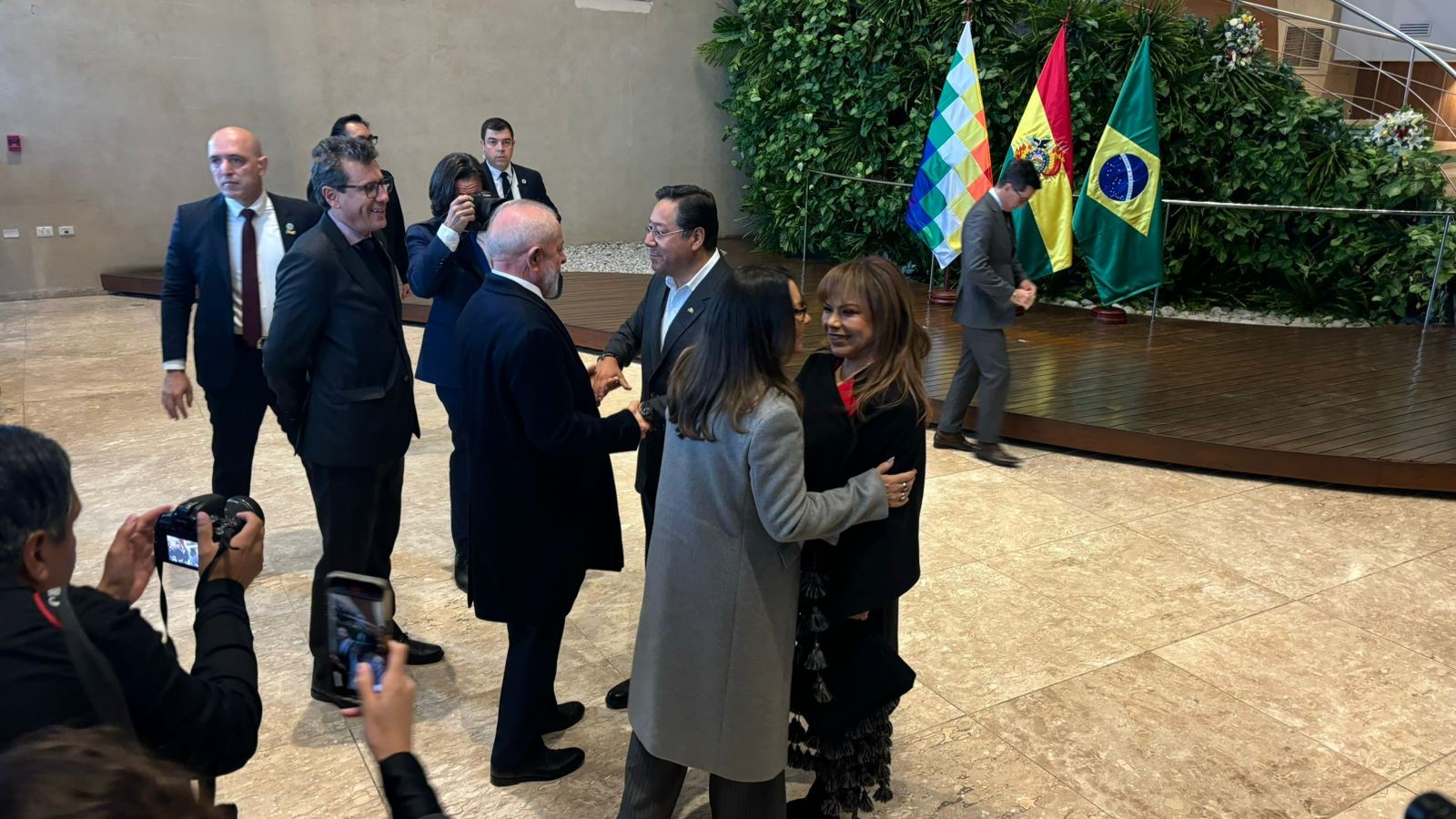 Lula se reúne com presidente da Bolívia em Santa Cruz de La Sierra