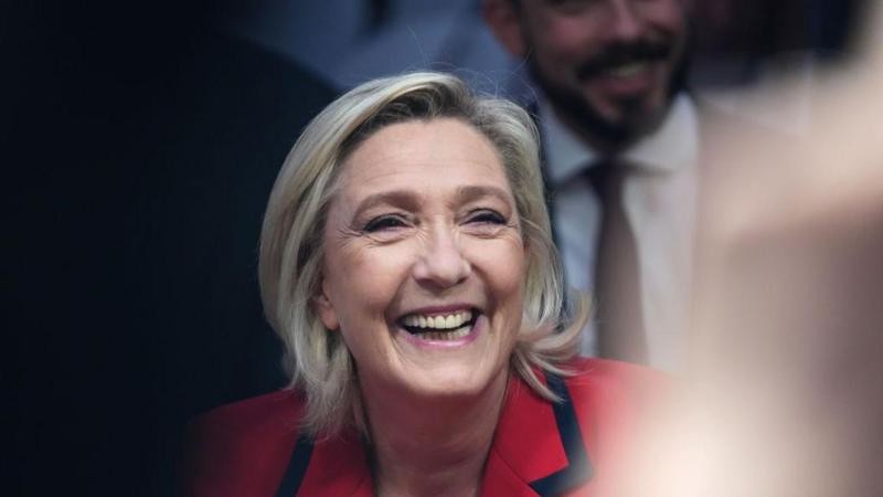 Por que tantas mulheres estão apoiando a direita radical na França