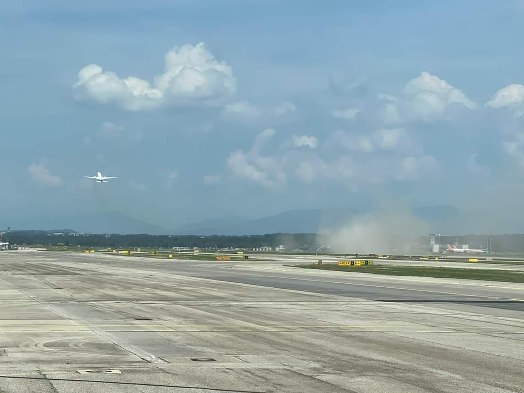 Boeing 777 da Latam que ia para Guarulhos bate cauda ao decolar e tem que voltar a aeroporto de Milão