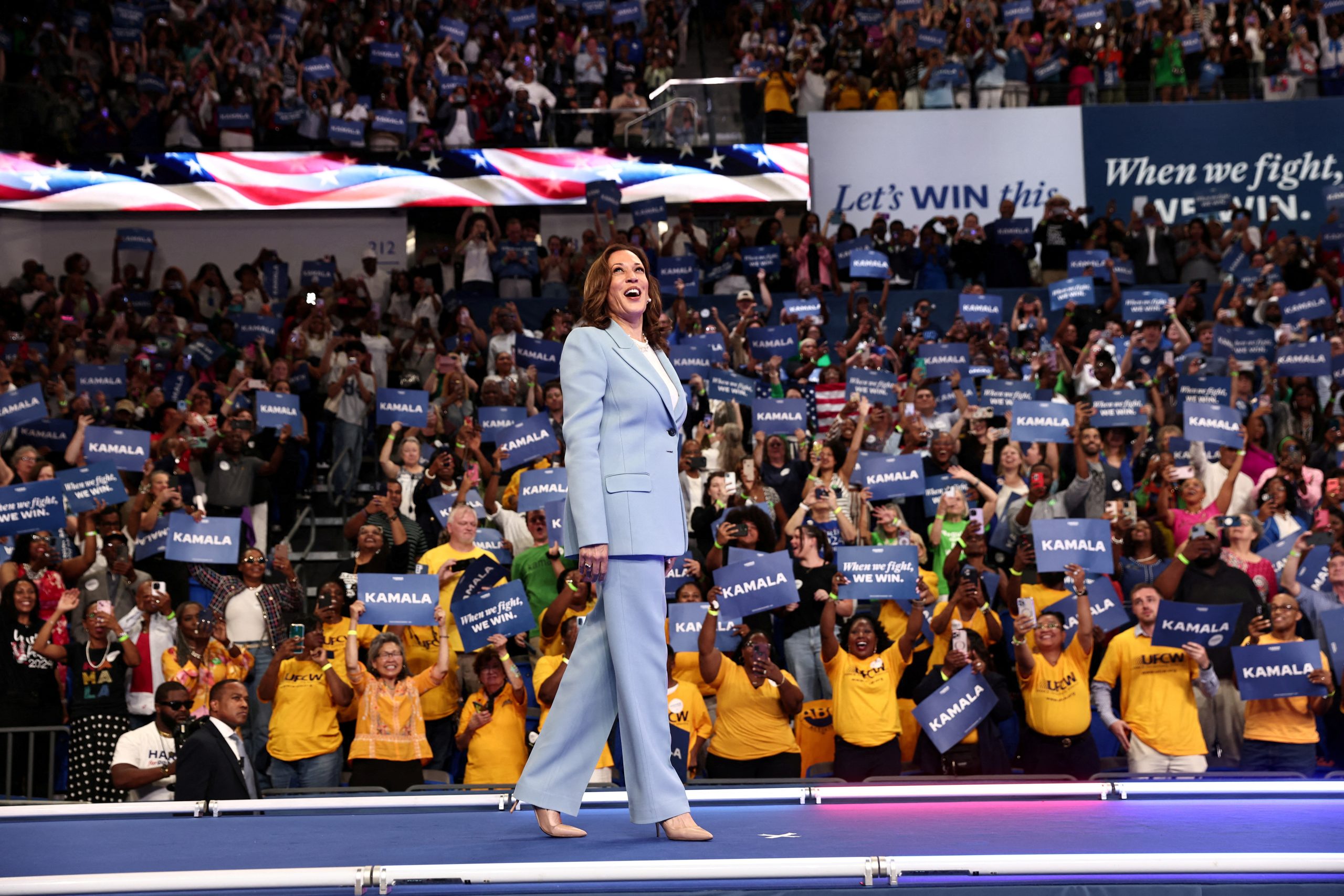 Democratas começam votação para confirmar a candidatura de Kamala Harris