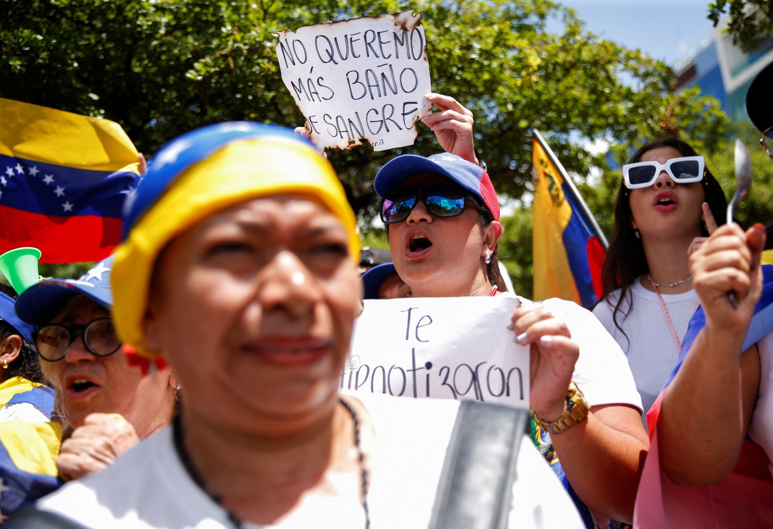 Oposição e apoiadores de Maduro fazem manifestações na Venezuela