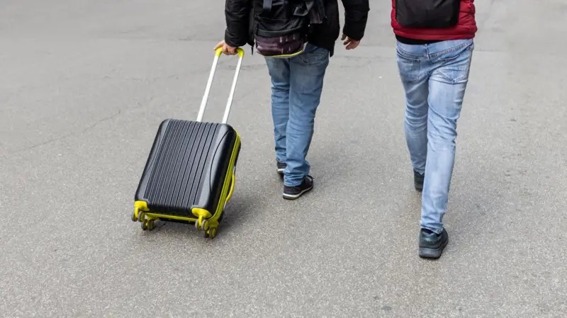 ‘Não quero voltar a morar na Europa’: por que mais brasileiros estão pedindo ajuda para retornar ao Brasil