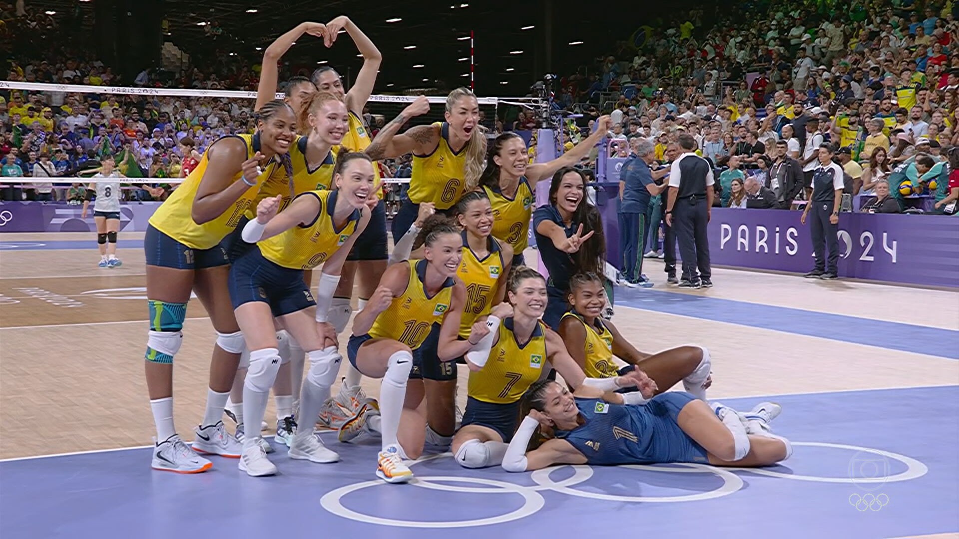 Paris 2024: seleção feminina de vôlei vence o Japão e passa para as quartas de final