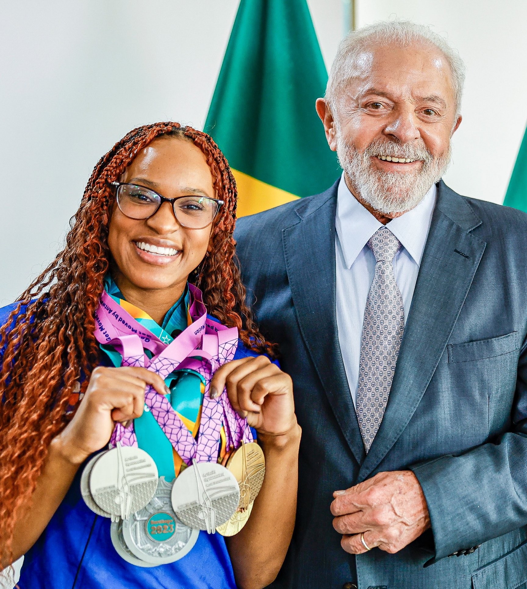 Lula posta foto com Rebeca Andrade após ouro em Paris: ‘Nossa maior medalhista olímpica’