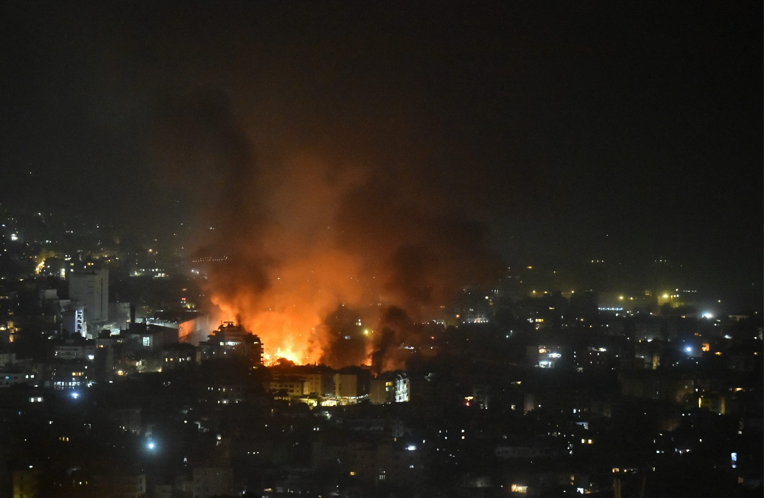 Israel faz bombardeio intenso em Beirute e mira alvos do Hezbollah
