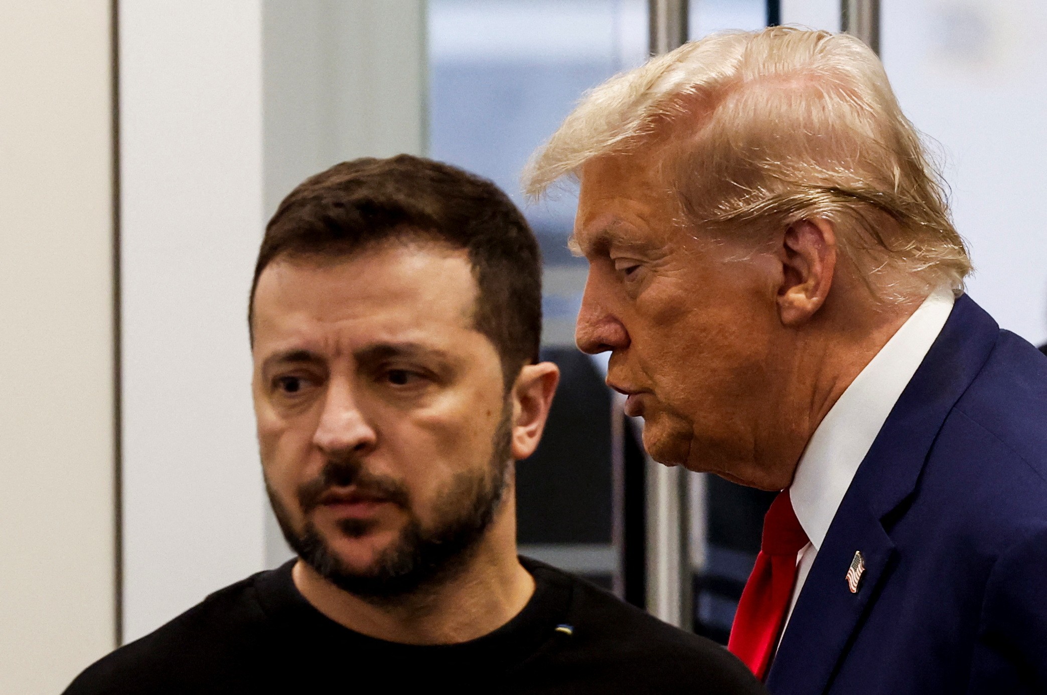 Ao lado de Zelensky, Trump diz que tem ‘relacionamento muito bom’ com Putin e promete pôr fim à guerra