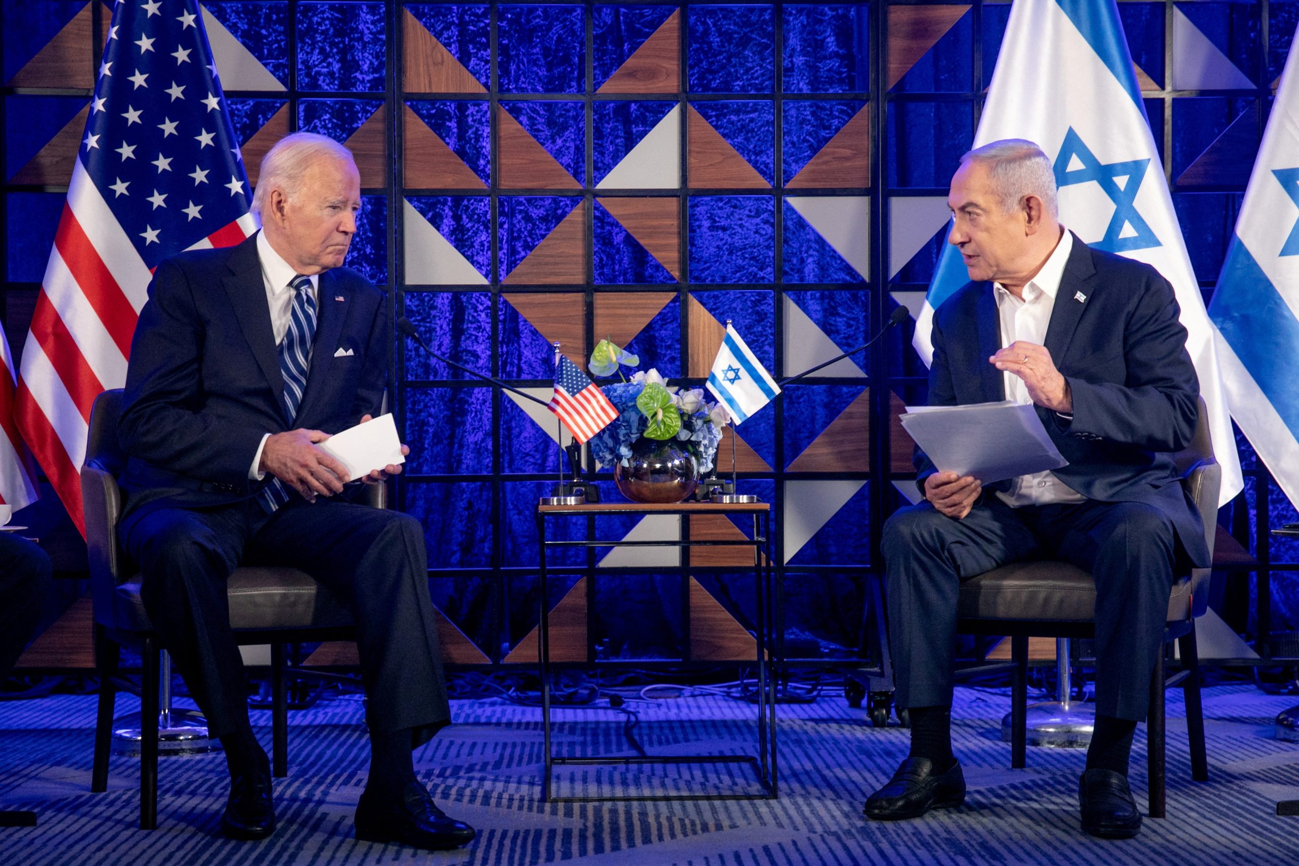 Biden e Netanyahu conversam por telefone, enquanto Israel promete retaliação ‘letal’ contra o Irã