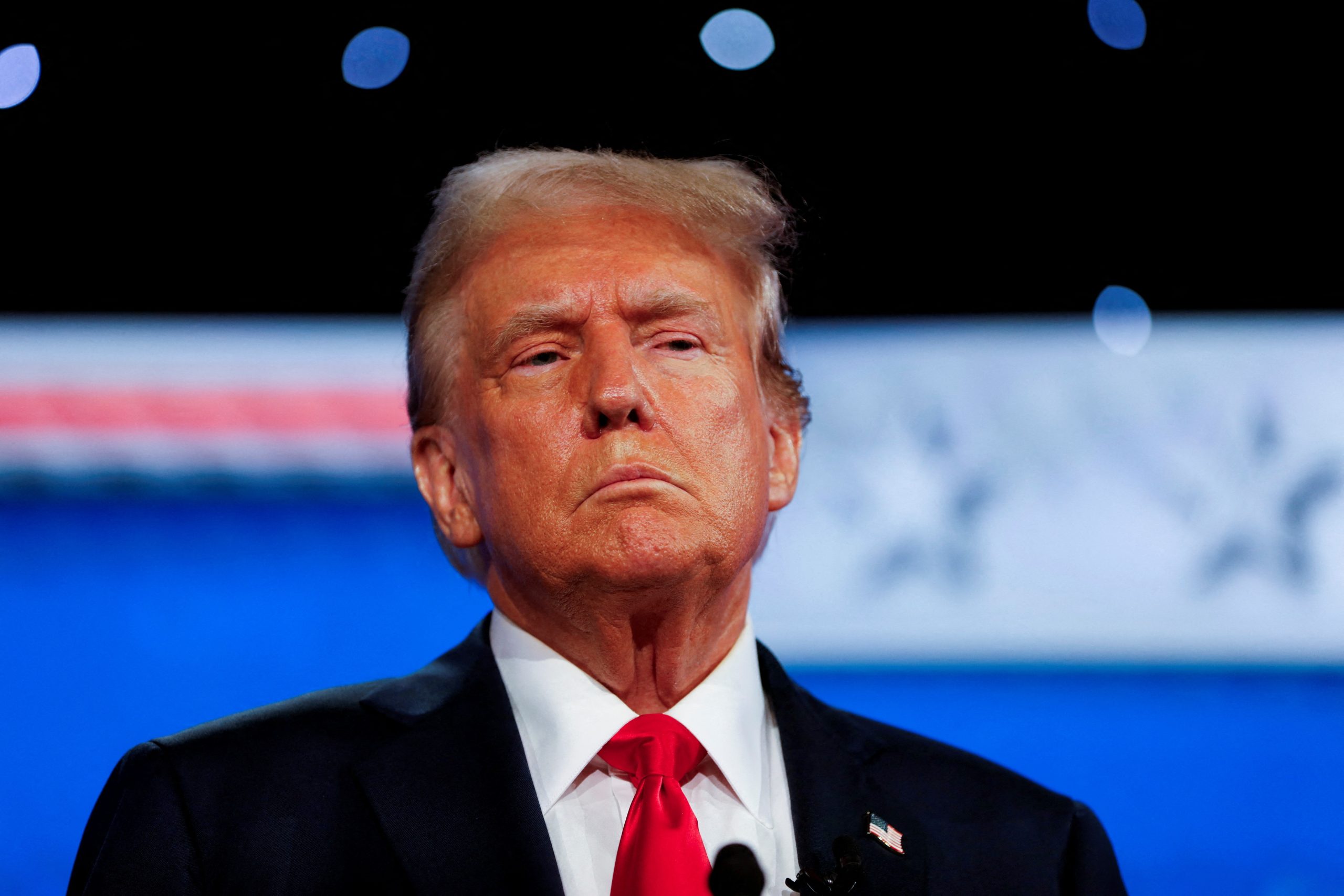 Em entrevista a jornal, modelo norte-americana acusa Trump de assédio: ‘Senti vergonha e nojo’