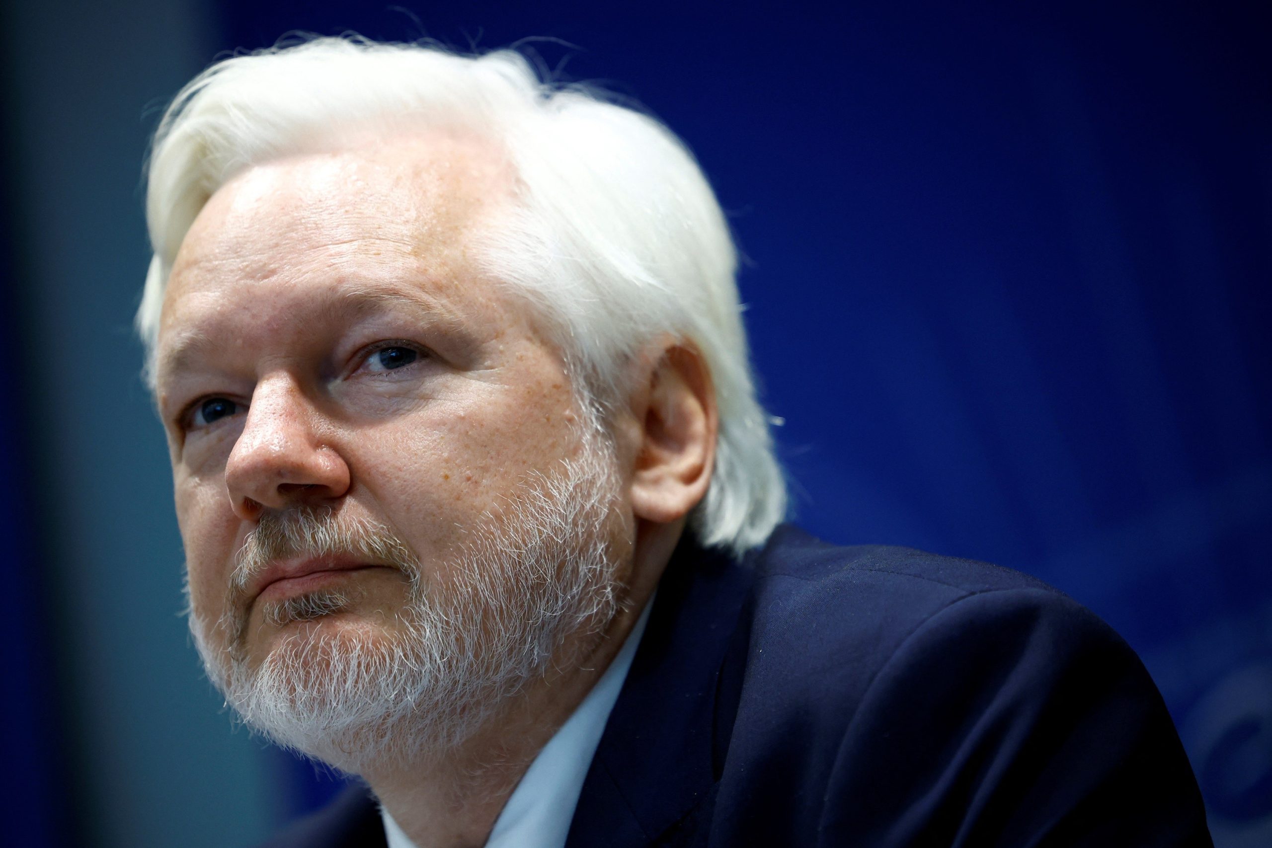 ‘Me declarei culpado por ter feito jornalismo’, diz Assange ao Conselho da Europa