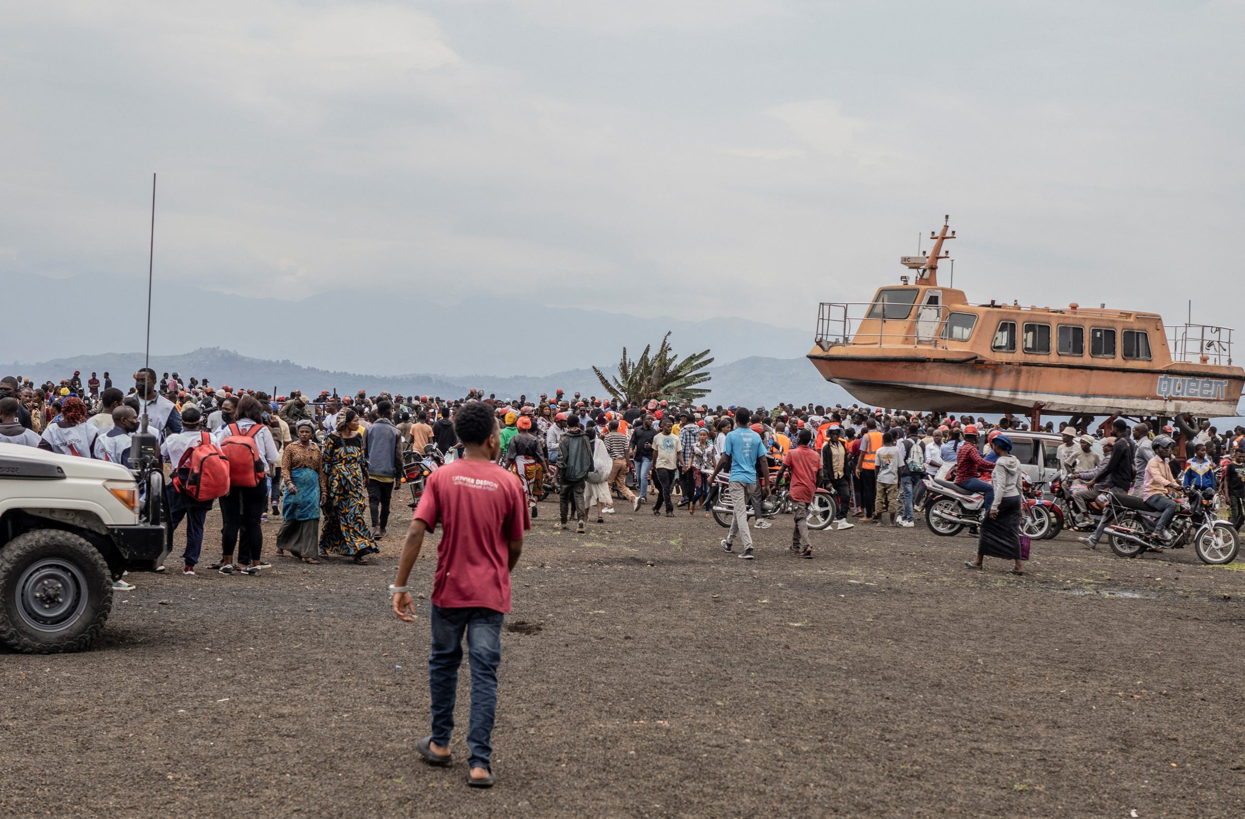 Barco vira em lago no Congo e mata ao menos 78 pessoas