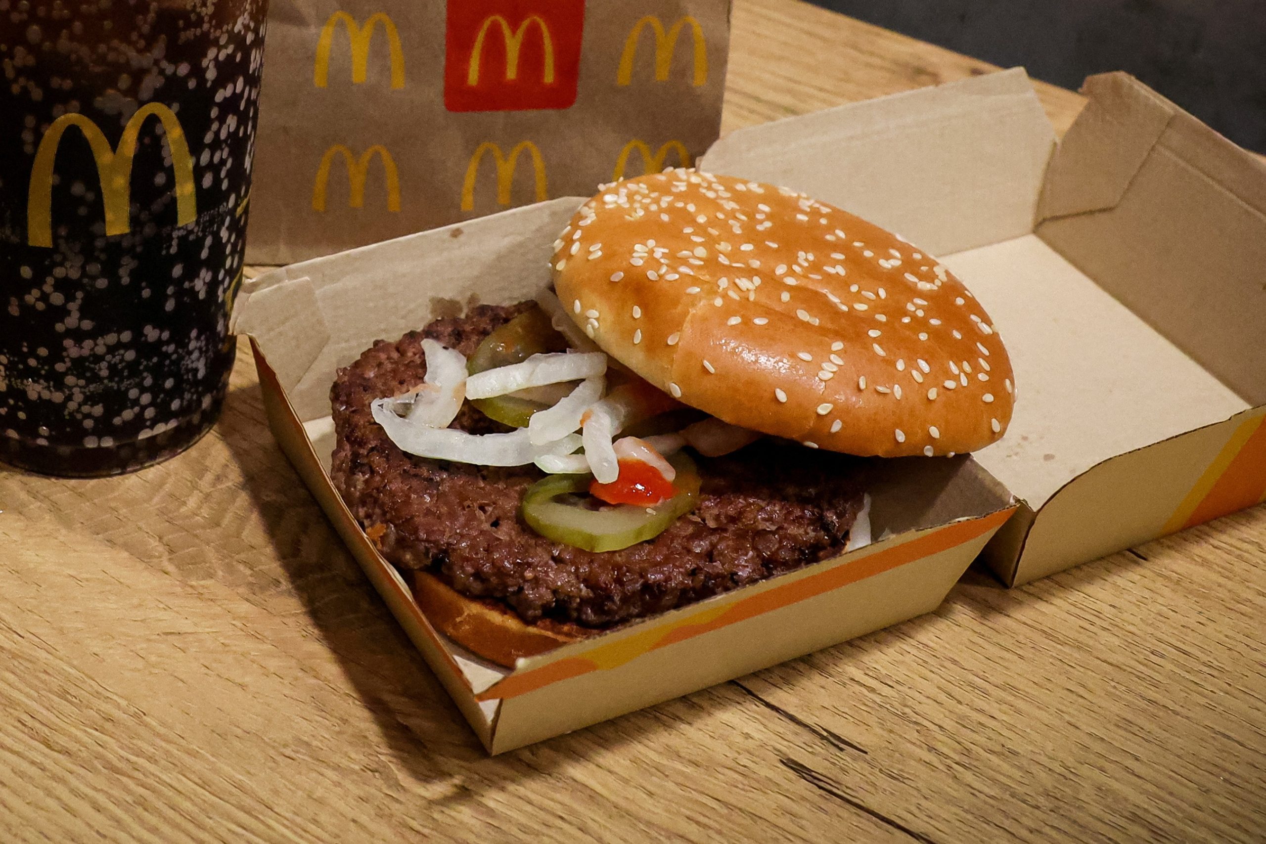 McDonald’s é processado por homem que adoeceu com surto de E. coli nos EUA