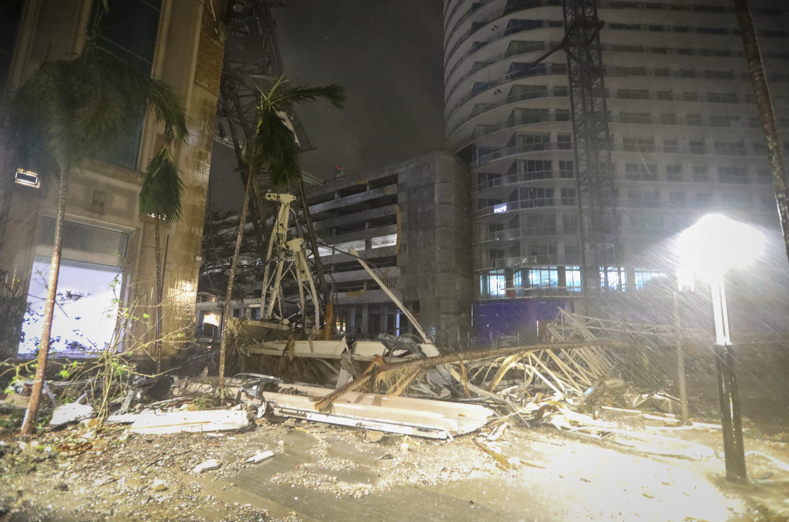 Furacão Milton: VÍDEOS e FOTOS da chegada da tempestade na Flórida