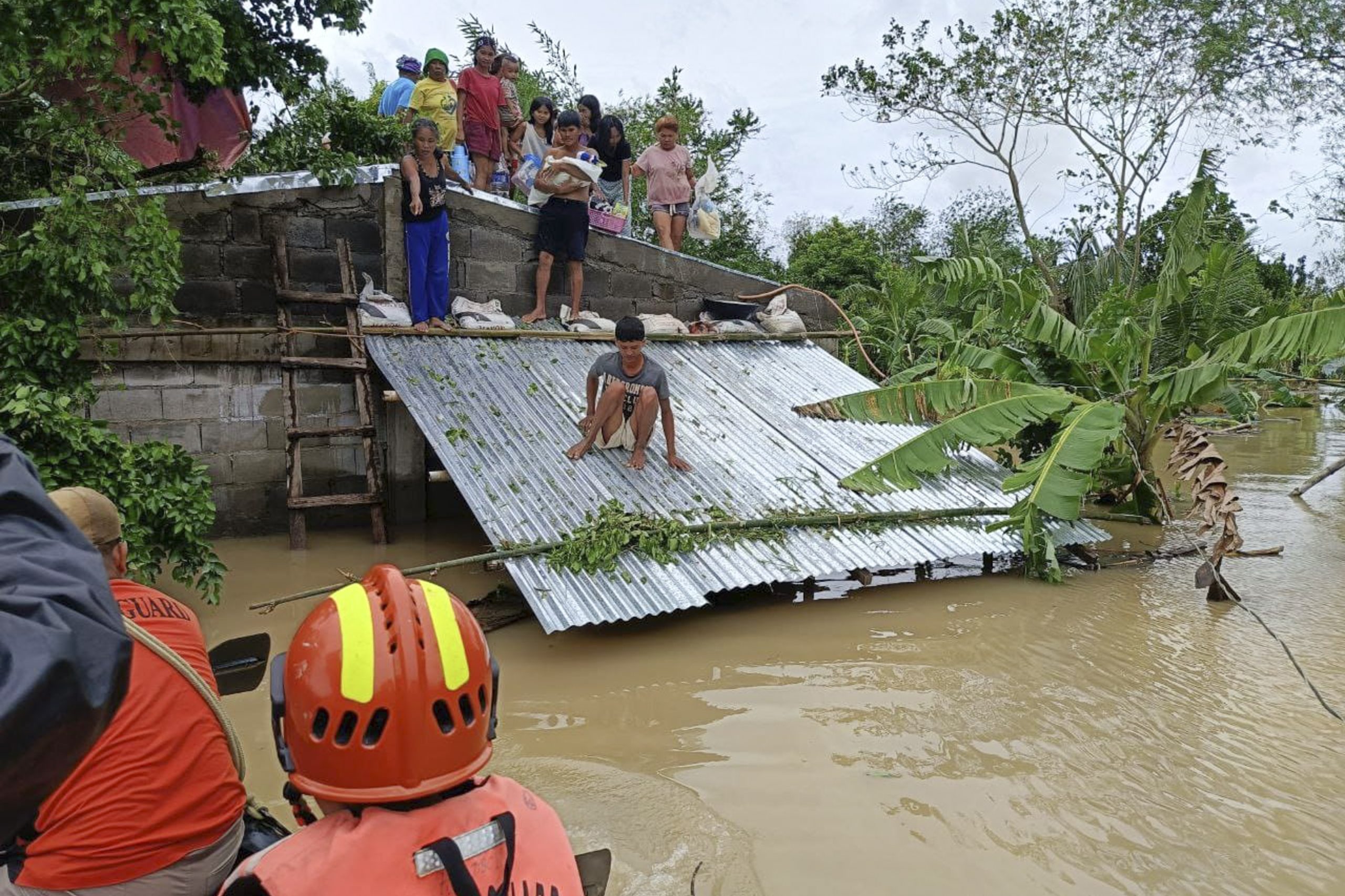 Tempestade provoca inundações e mata 24 pessoas nas Filipinas