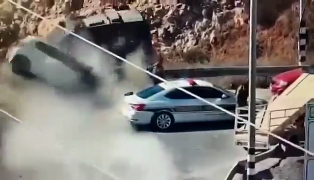 Terrorista tenta matar soldados de Israel jogando carro contra viatura na Cisjordânia; VÍDEO