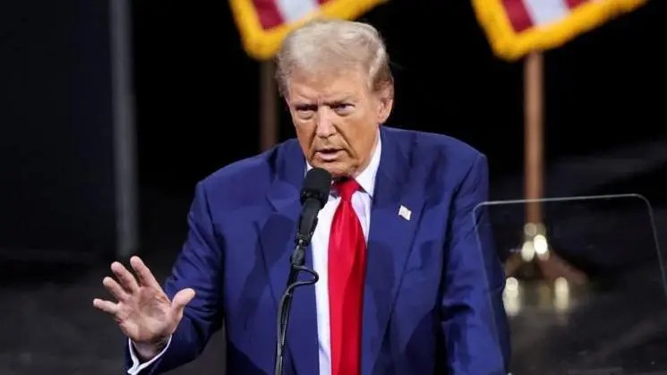 Em evento com latinos, Trump volta a dizer que imigrantes comem pets: ‘Tudo o que faço é relatar’