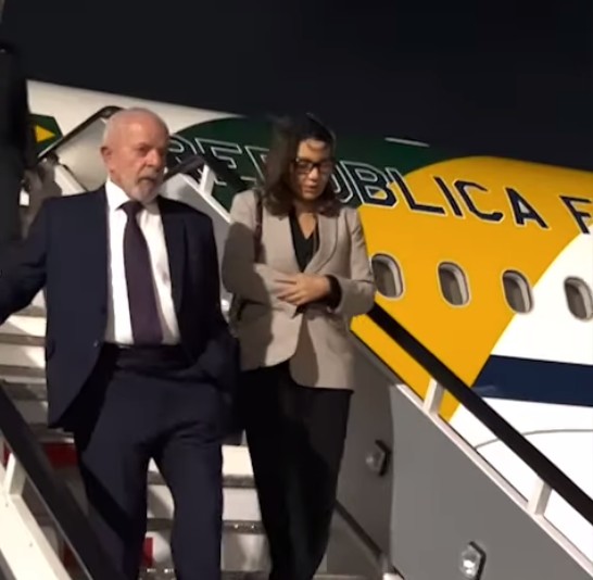 Com problema técnico, avião de Lula fez 50 voltas no céu do México até pousar; veja ‘replay’