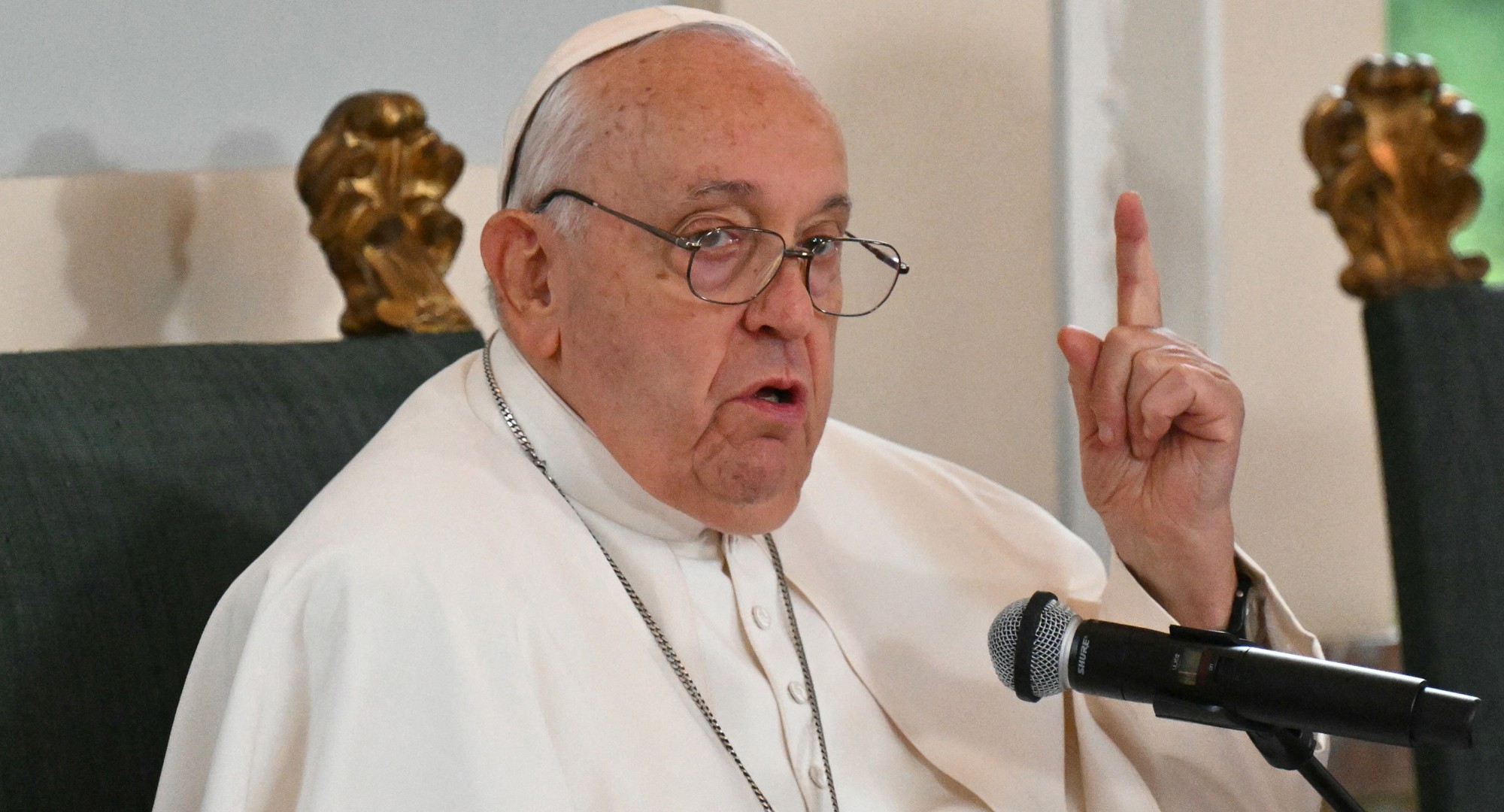 A história ímpar da única pessoa que pode pregar para o Papa