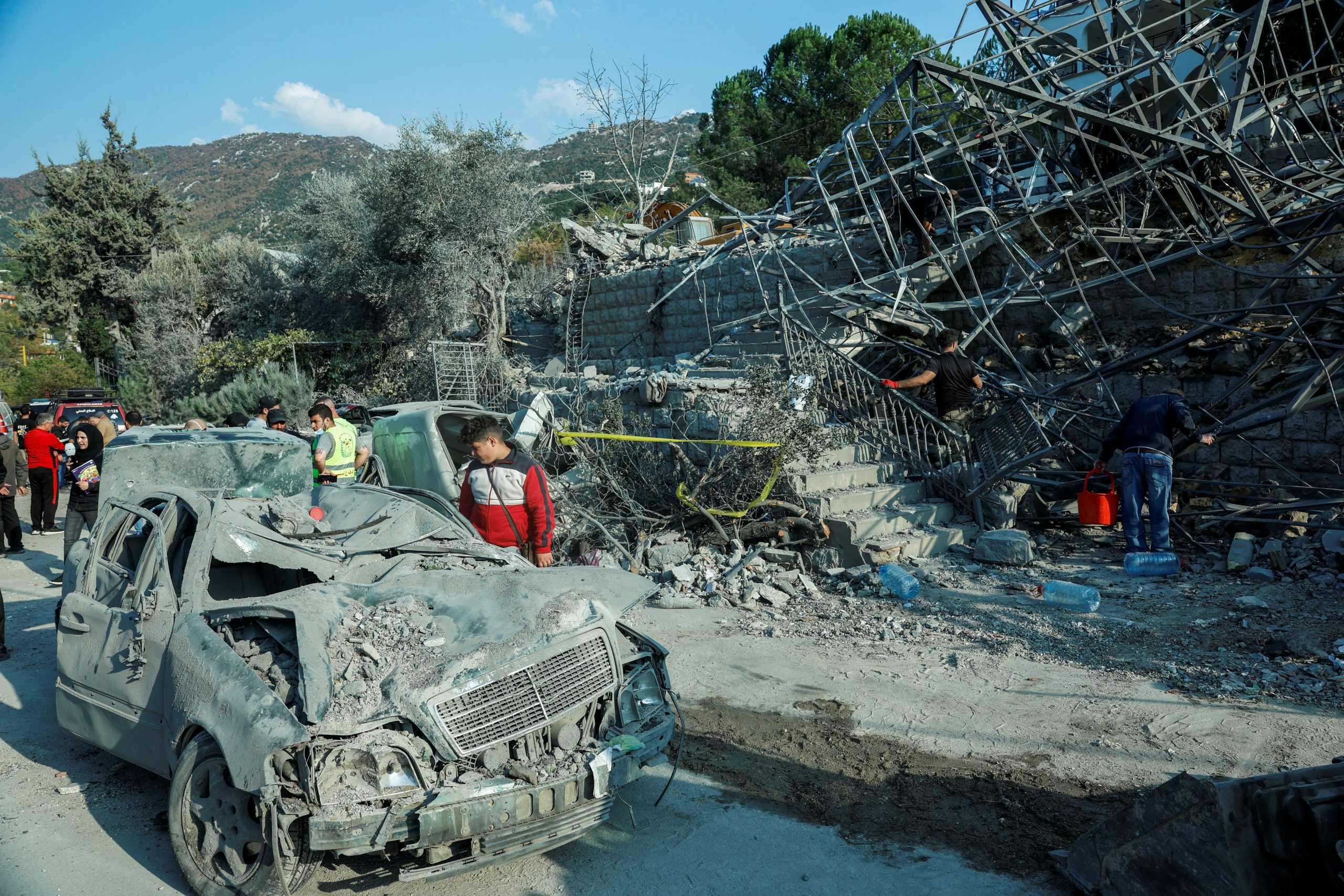 Bombardeio israelense no norte de Beirute deixa pelo menos 23 mortos